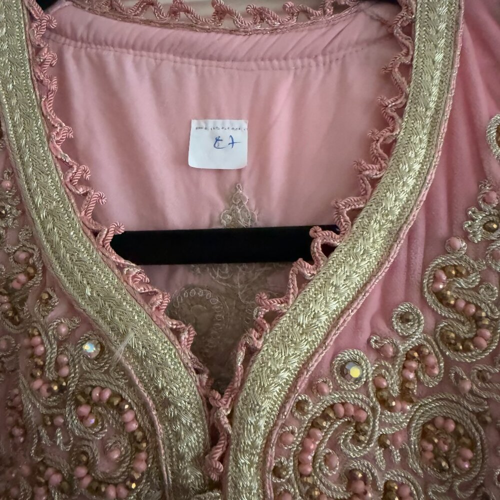VELVET ROSE AND GOLD KAFTAN - Picture 4 of 5